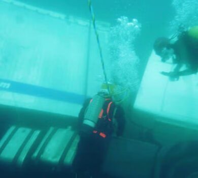 projectes d'elevació rescat camió sota l'aigua